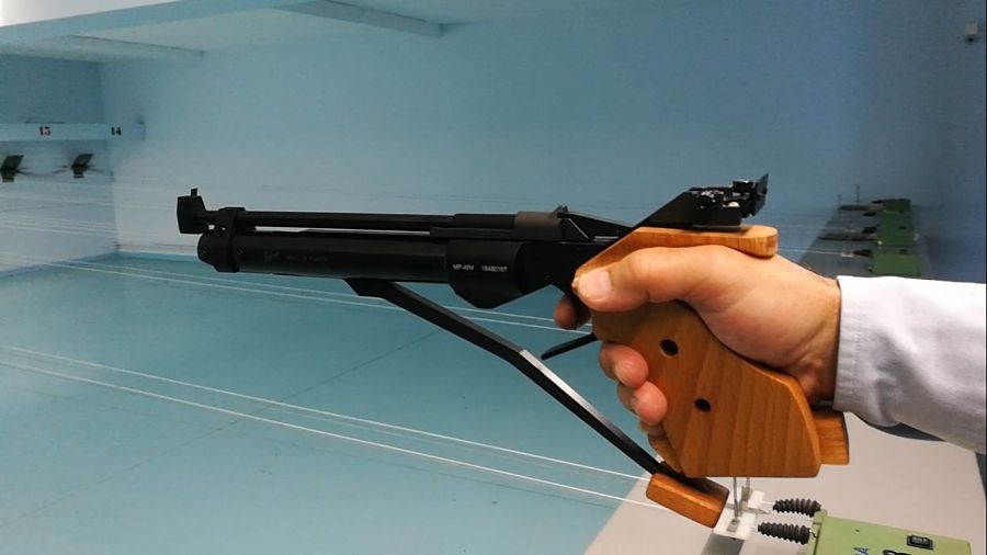 Baikal MP-46M Disparando